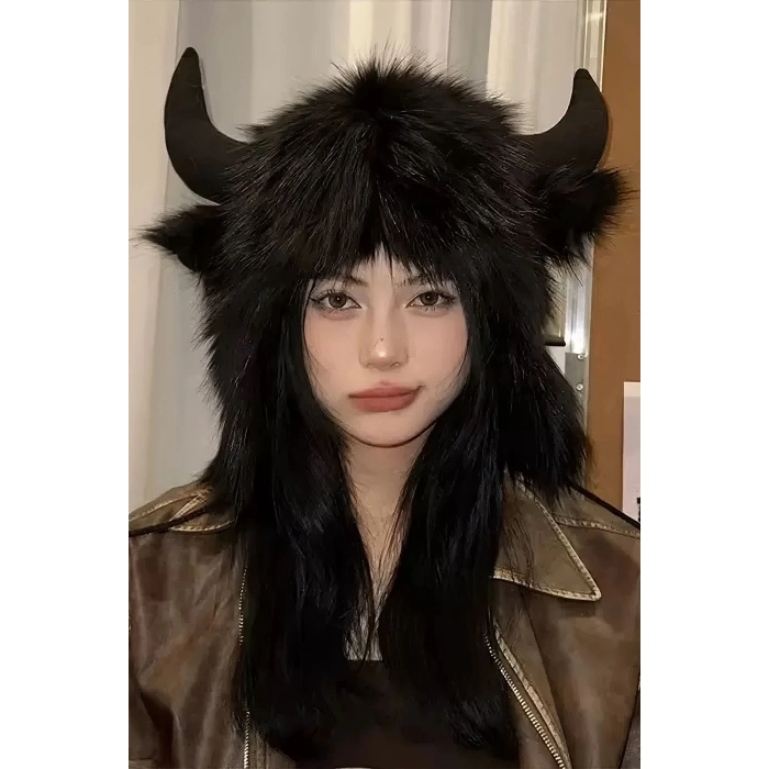 Siyah Renk Boynuz Detaylı Peluş Şapka