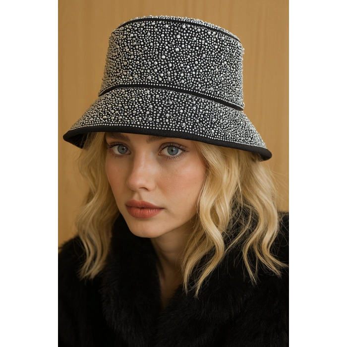 Siyah Renk Taş Detaylı Tasarım Şapka