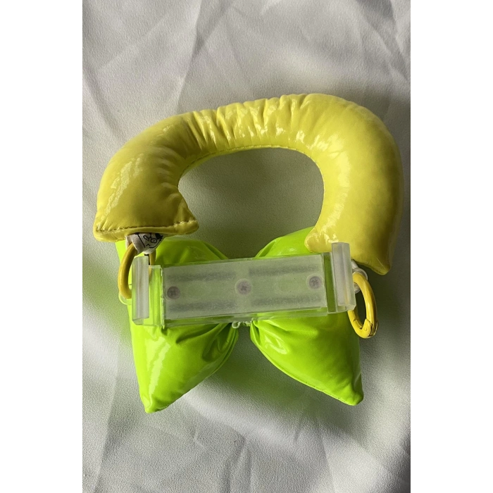 Yeşil Renk Fiyonk Figürlü Telefon Aksesuarı