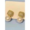 Altın Renk İnci Detaylı Küpe (Çift)