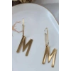 Altın Renk M Harf Figürlü Çelik Küpe (Çift)