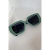 Yeşil Renk Siyah Cam Detaylı Kadın Güneş Gözlüğü