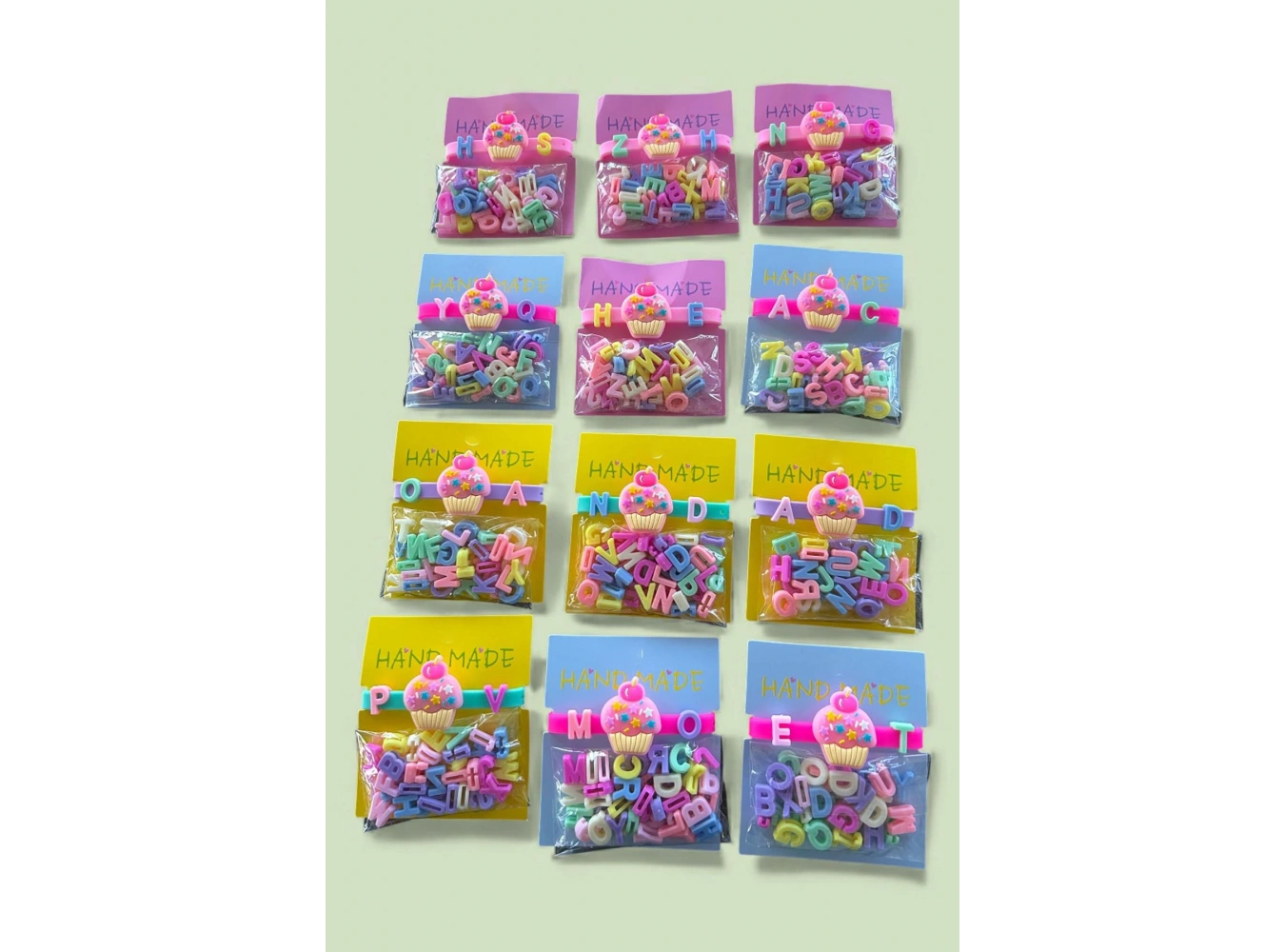 12li Karışık Figürlü Charmlı Çocuk Bileklik Set