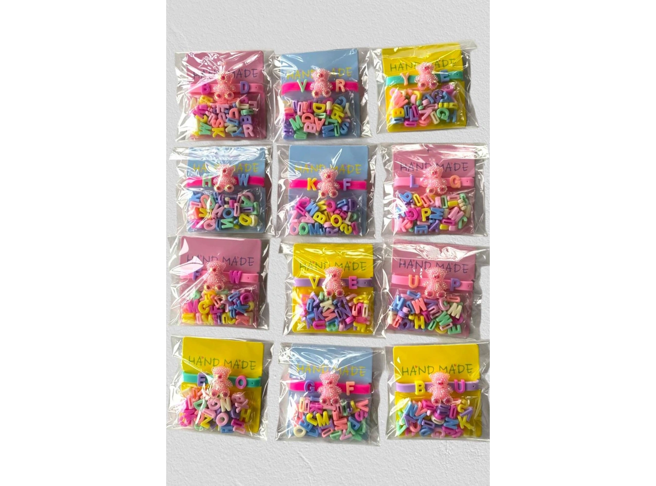 12li Karışık Figürlü Charmlı Çocuk Bileklik Set