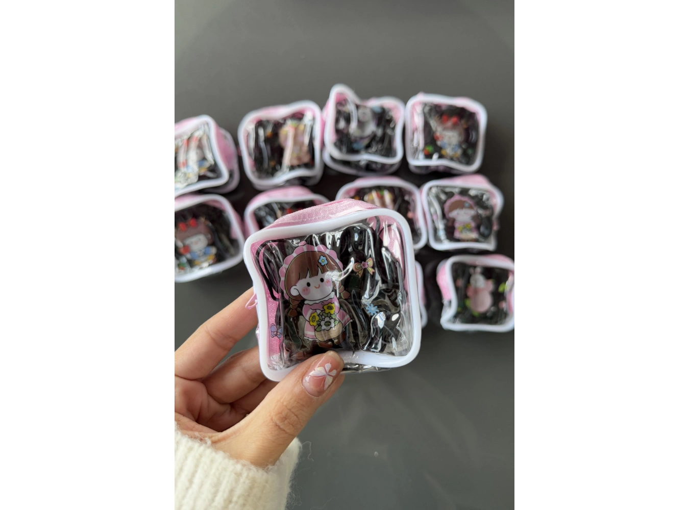 12li Karışık Figürlü Siyah Renk Perma Lastik Toka Set