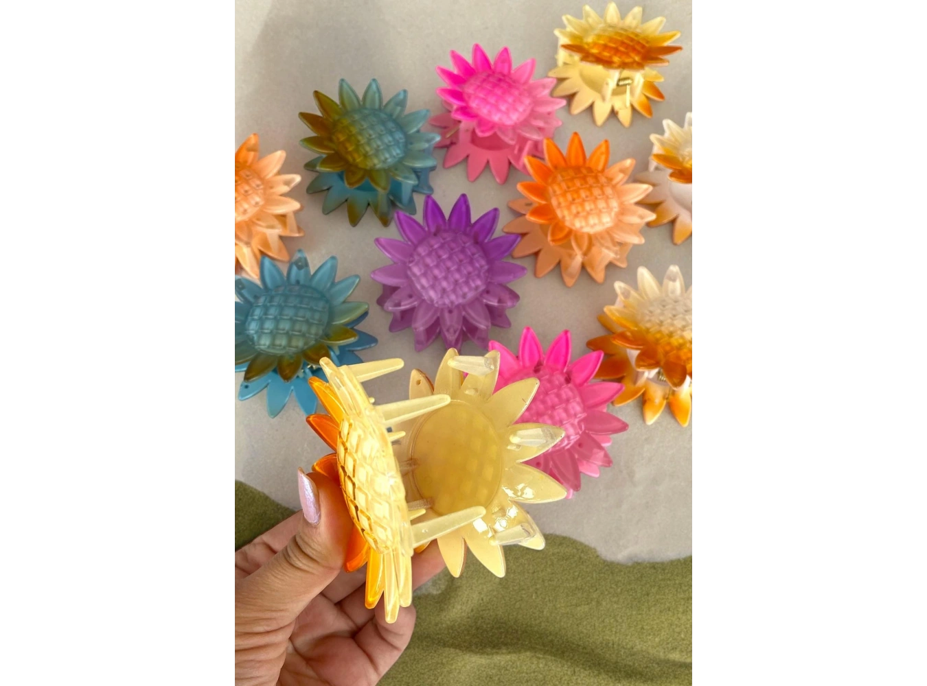 12li Karışık Renk Ay Çiçeği Figürlü Toka Set