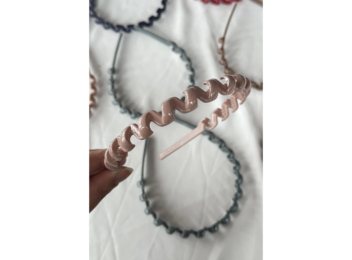 12li Karışık Renk Burgu Detaylı Taç