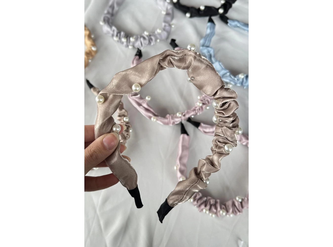 12li Karışık Renk İnci Detaylı Büzgü Detaylı Taç