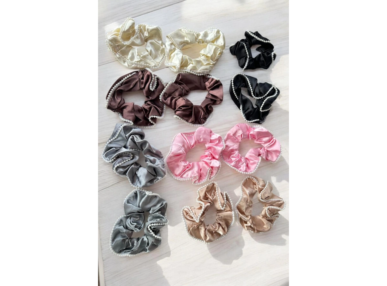 12li Karışık Renk İnci Detaylı Saten Simit Toka