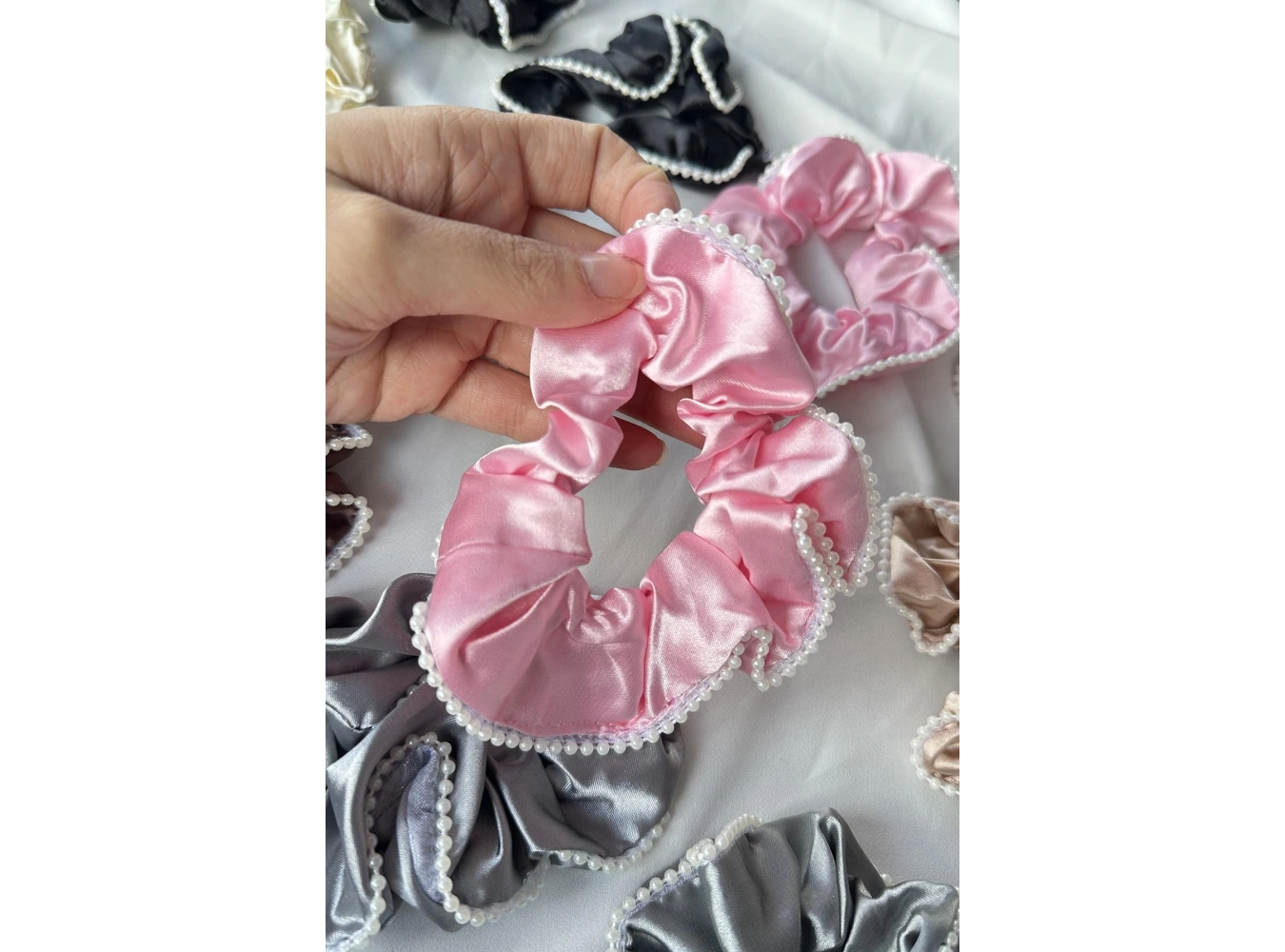 12li Karışık Renk İnci Detaylı Saten Simit Toka