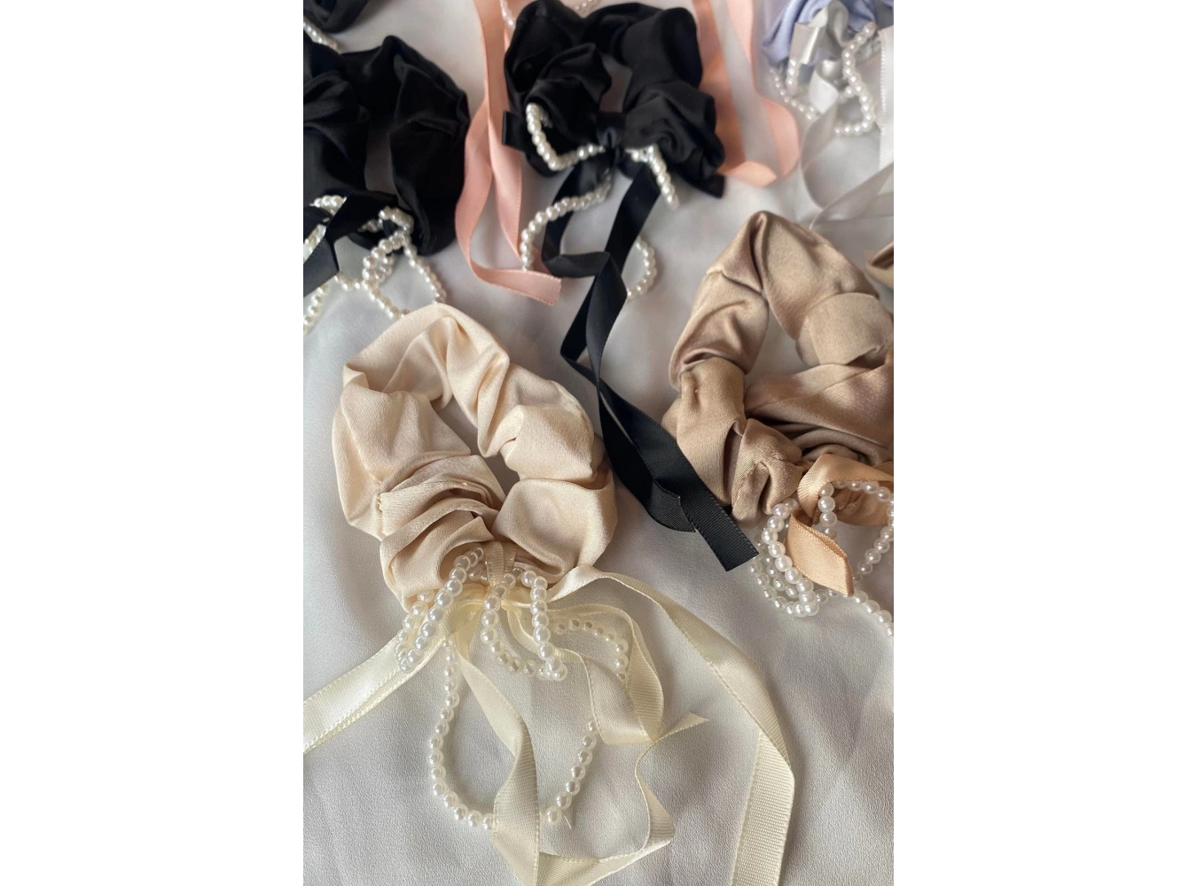 12li Karışık Renk İnci Detaylı Simit Toka Set