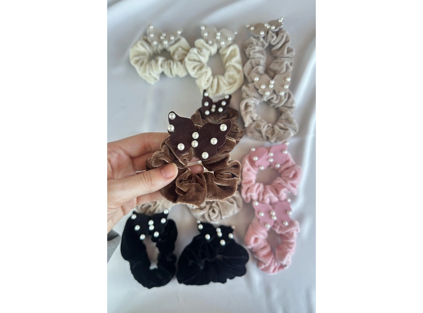 12li Karışık Renk Kelebek Figürlü İnci Detaylı Simit Toka Set