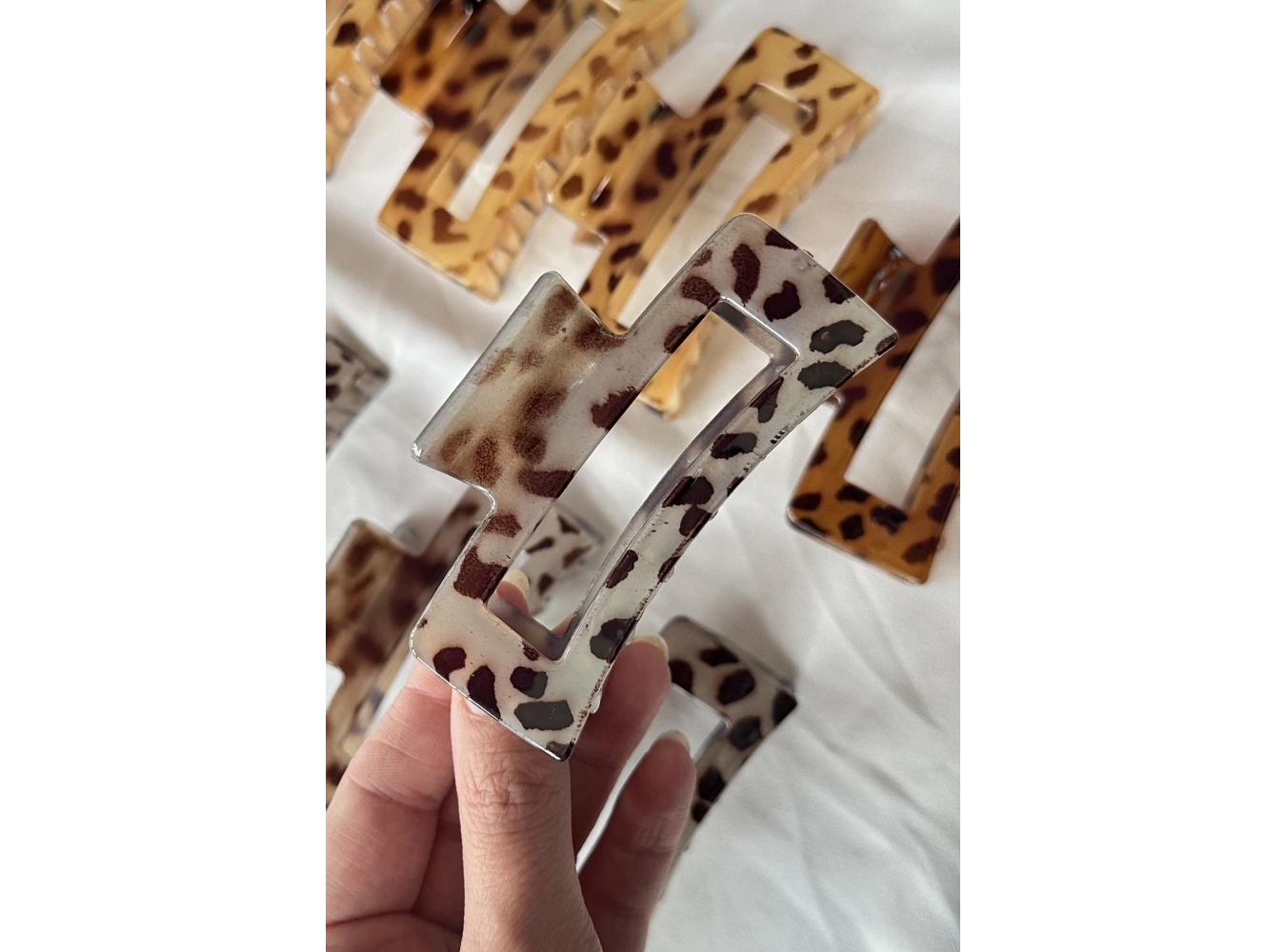 12li Karışık Renk Leopar Desenli Kemik Mandal Toka