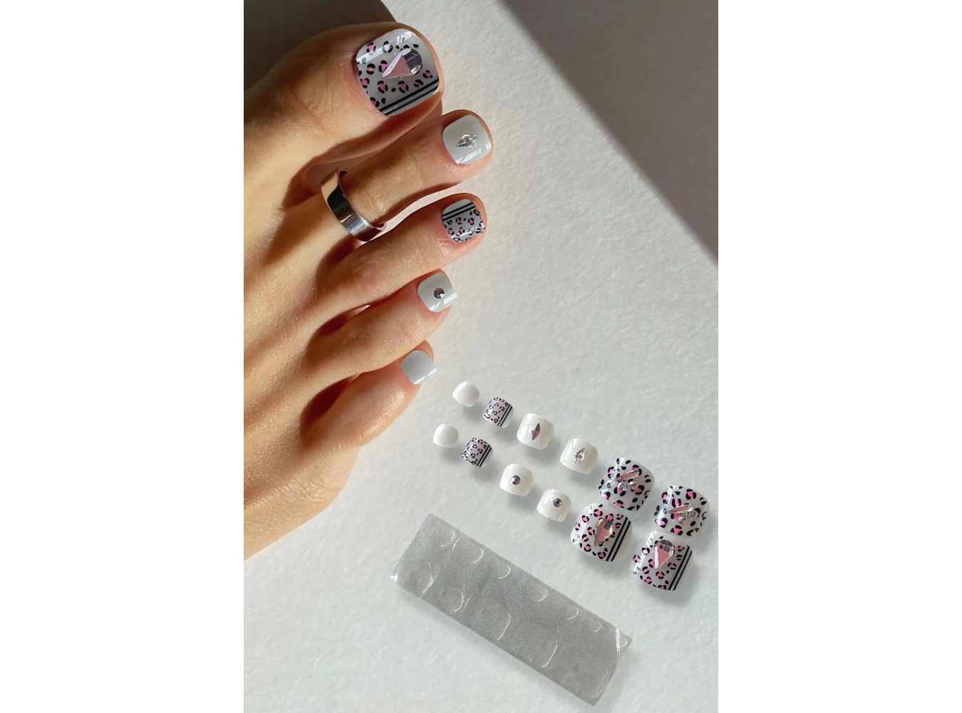 12li Karışık Renk Leopar Desenli Taş Detaylı Ayak Takma Tırnak