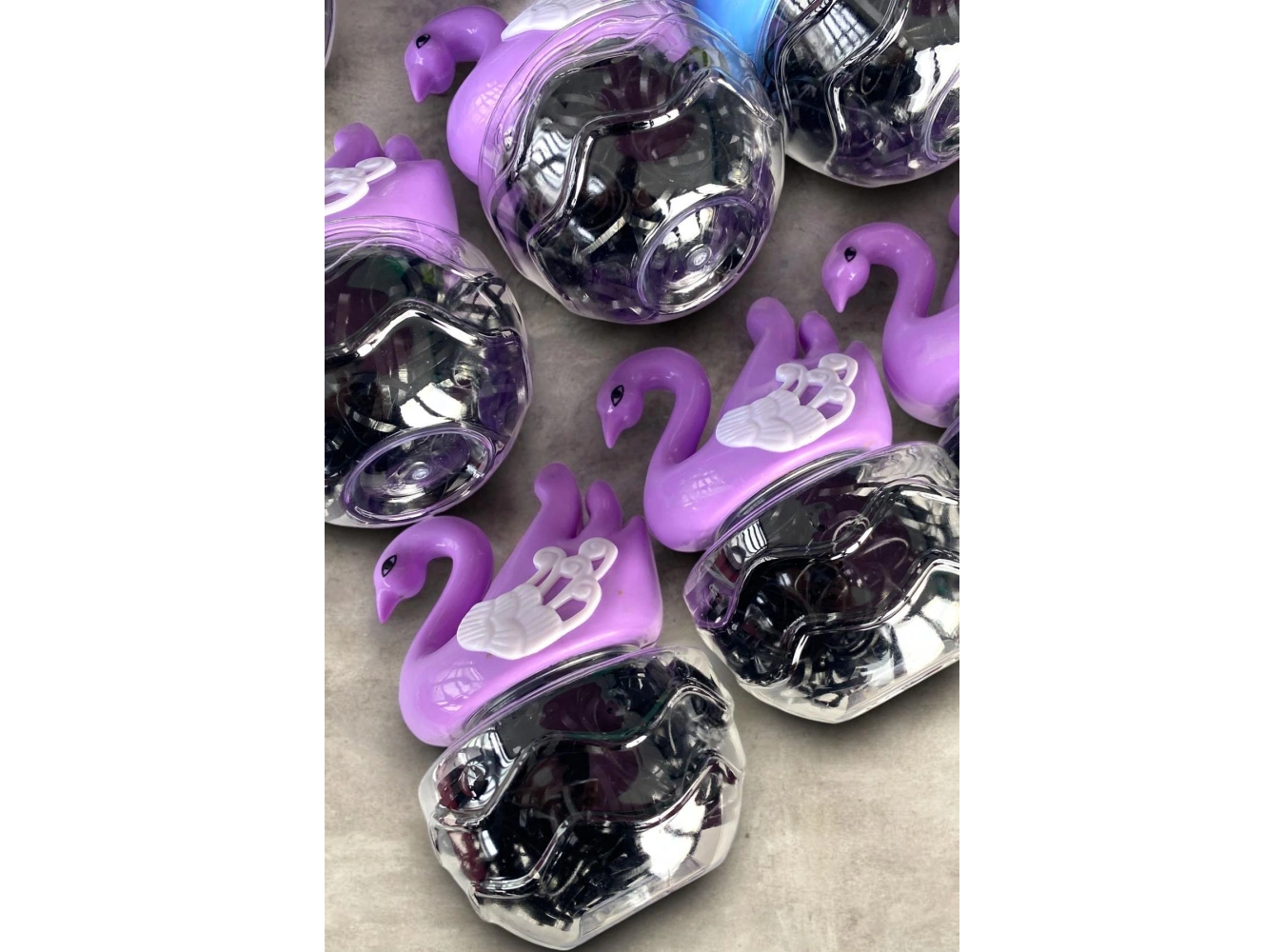 12li Kuğu Figürlü Siyah Renk Perma Lastik Toka