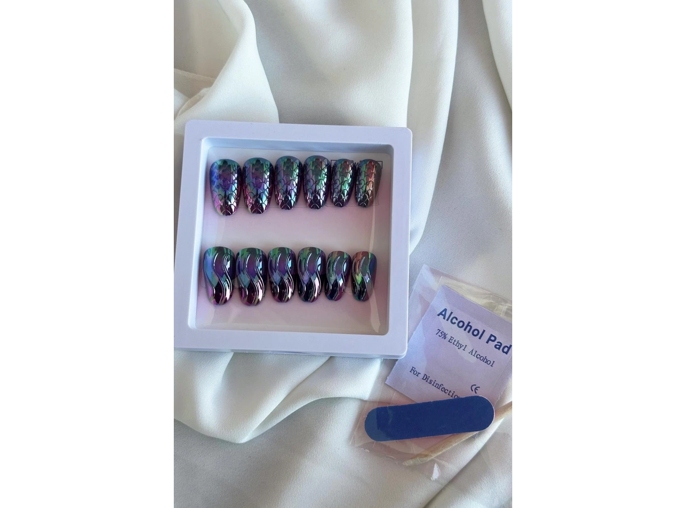 12li Mor Renk Karışık Figürlü Jel Görünümlü Takma Tırnak Set (Yapıştırıcılı)