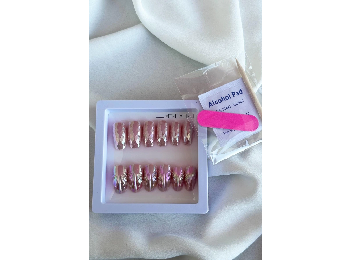 12li Pembe Renk Karışık Figürlü Jel Görünümlü Takma Tırnak Set (Yapıştırıcılı)