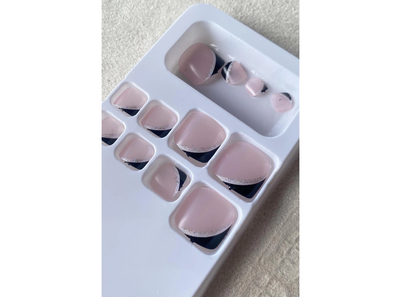 12li Pembe Ve Siyah Renk Ayak Takma Tırnak