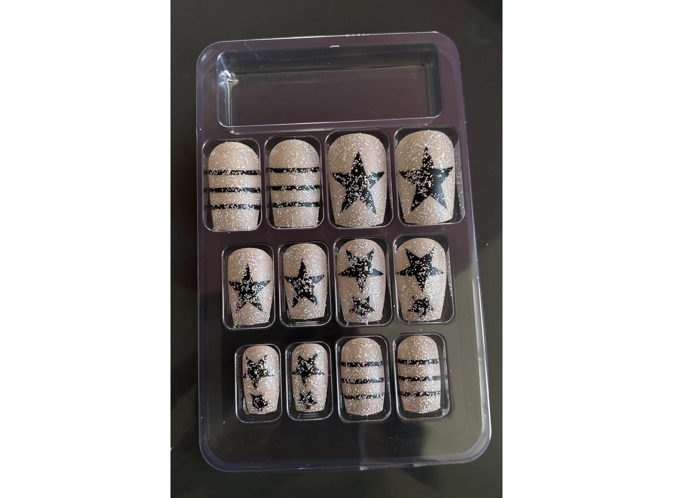 12li Siyah Ve Beyaz Yıldız Figürlü Takma Tırnak Set