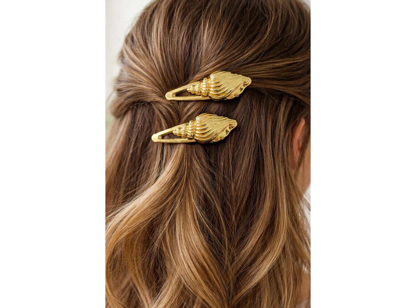 2li Altın Renk Deniz Kabuğu Figürlü Yan Toka