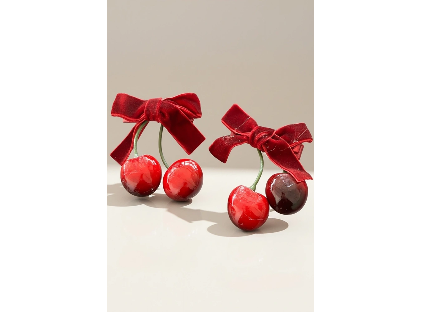 2li Kırmızı Renk Figürlü Kiraz Detaylı Kadife Yan Toka