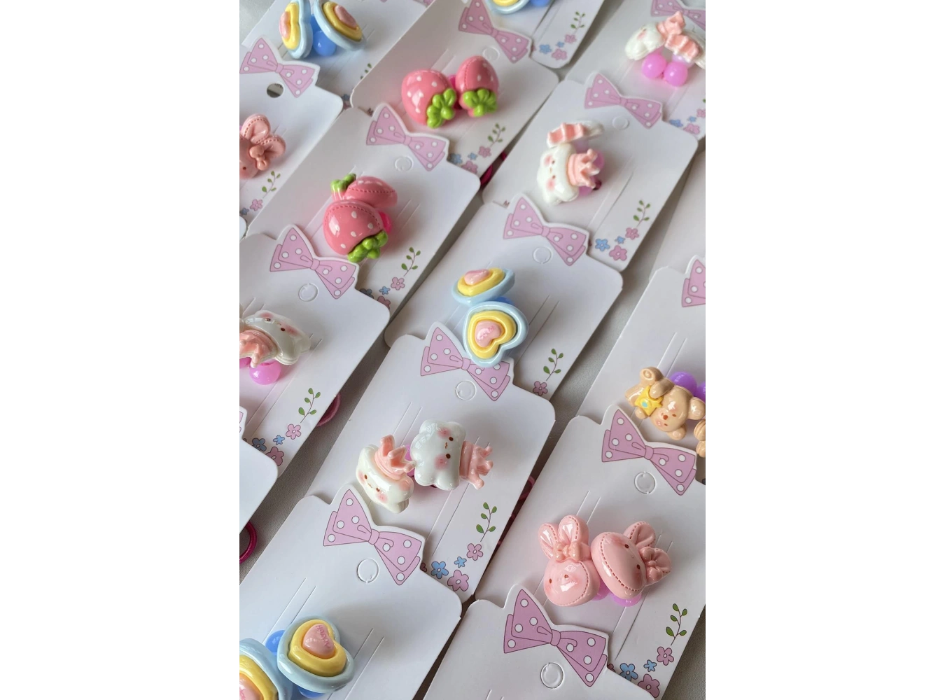 20li Karışık Renk Karışık Figürlü Lastik Toka Set