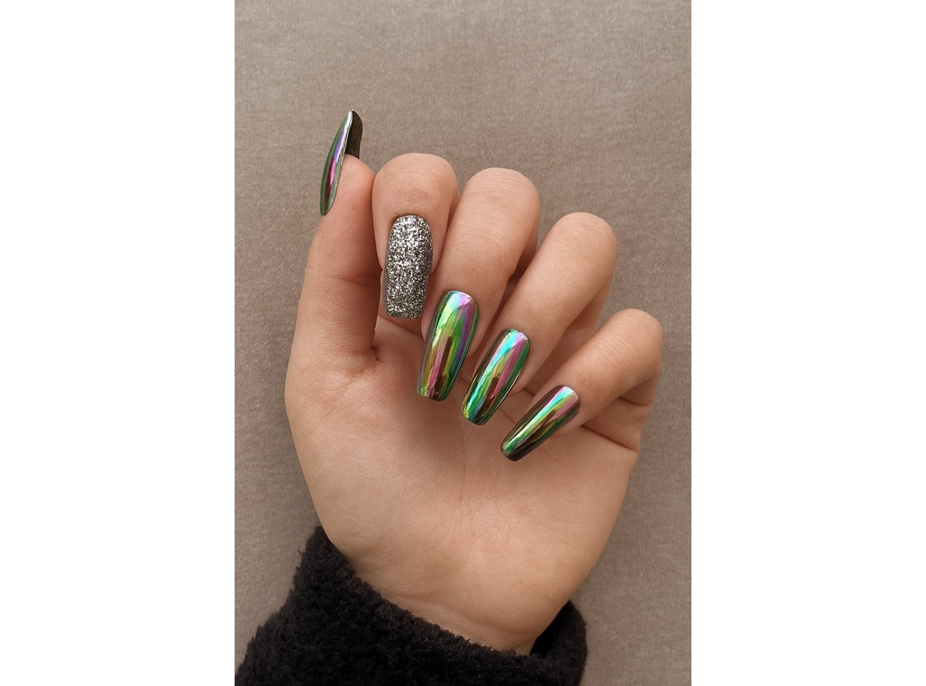 24lü Antrasit Renk Simli Ve Hologramlı Takma Tırnak (Yapıştırıcılı)