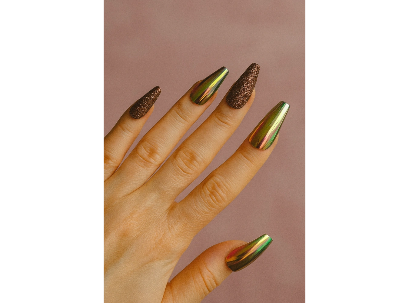 24lü Kahve Renk Simli Ve Hologramlı Takma Tırnak (Yapıştırıcılı)