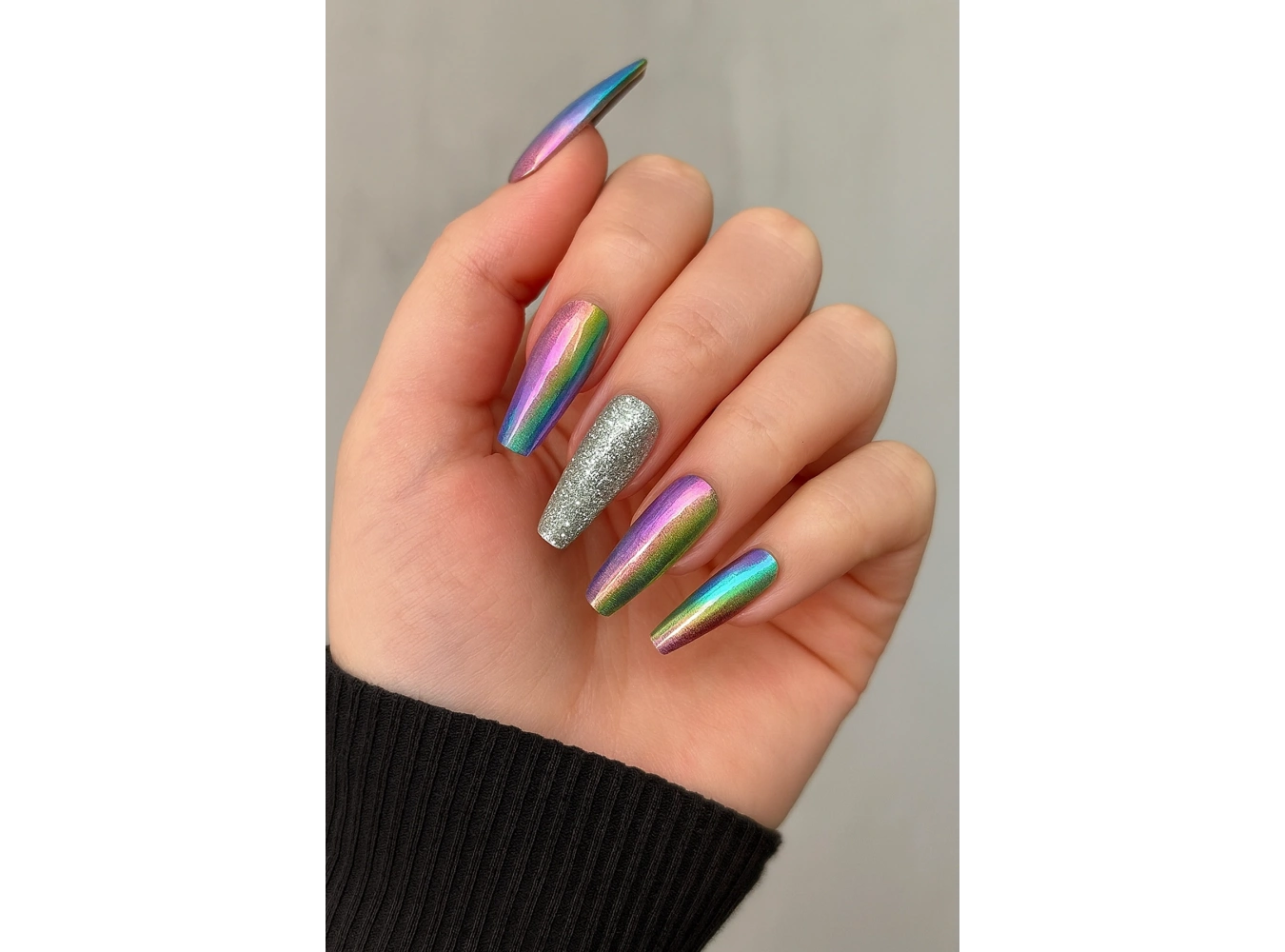 24lü Karışık Renk Simli Ve Hologramlı Takma Tırnak (Yapıştırıcılı)