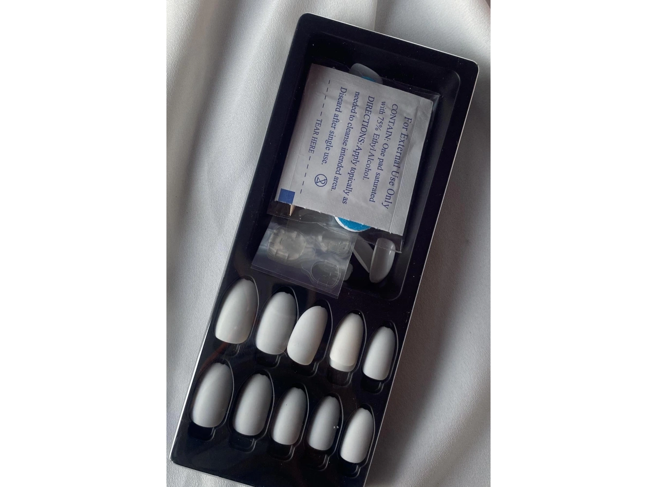 24lü Mat Beyaz Renk Takma Tırnak Seti