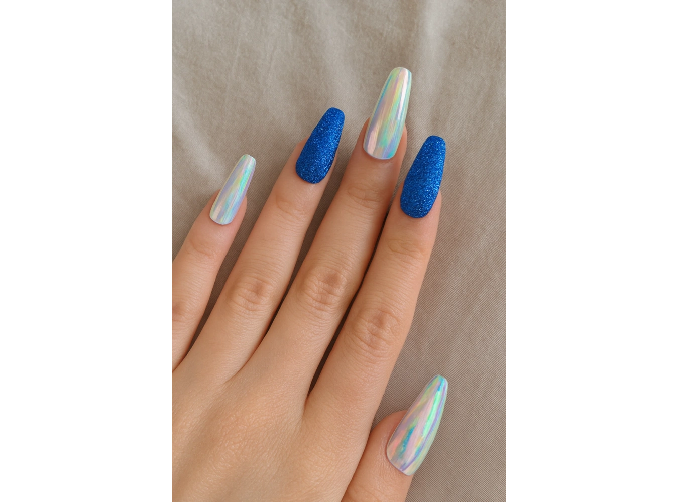 24lü Mavi Renk Simli Ve Hologramlı Takma Tırnak (Yapıştırıcılı)