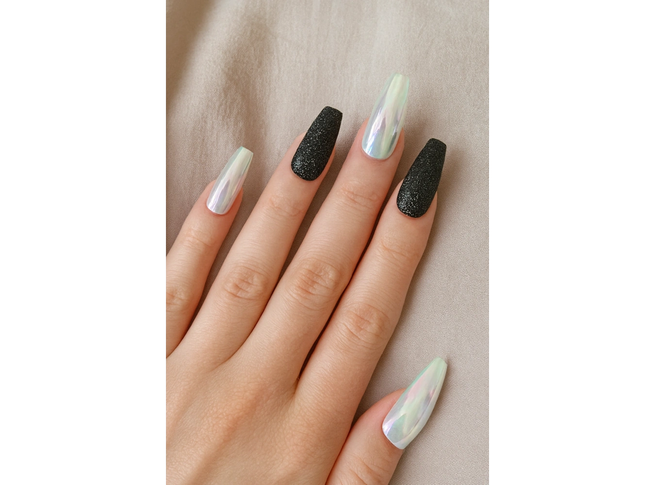 24lü Siyah Renk Simli Ve Hologramlı Takma Tırnak (Yapıştırıcılı)