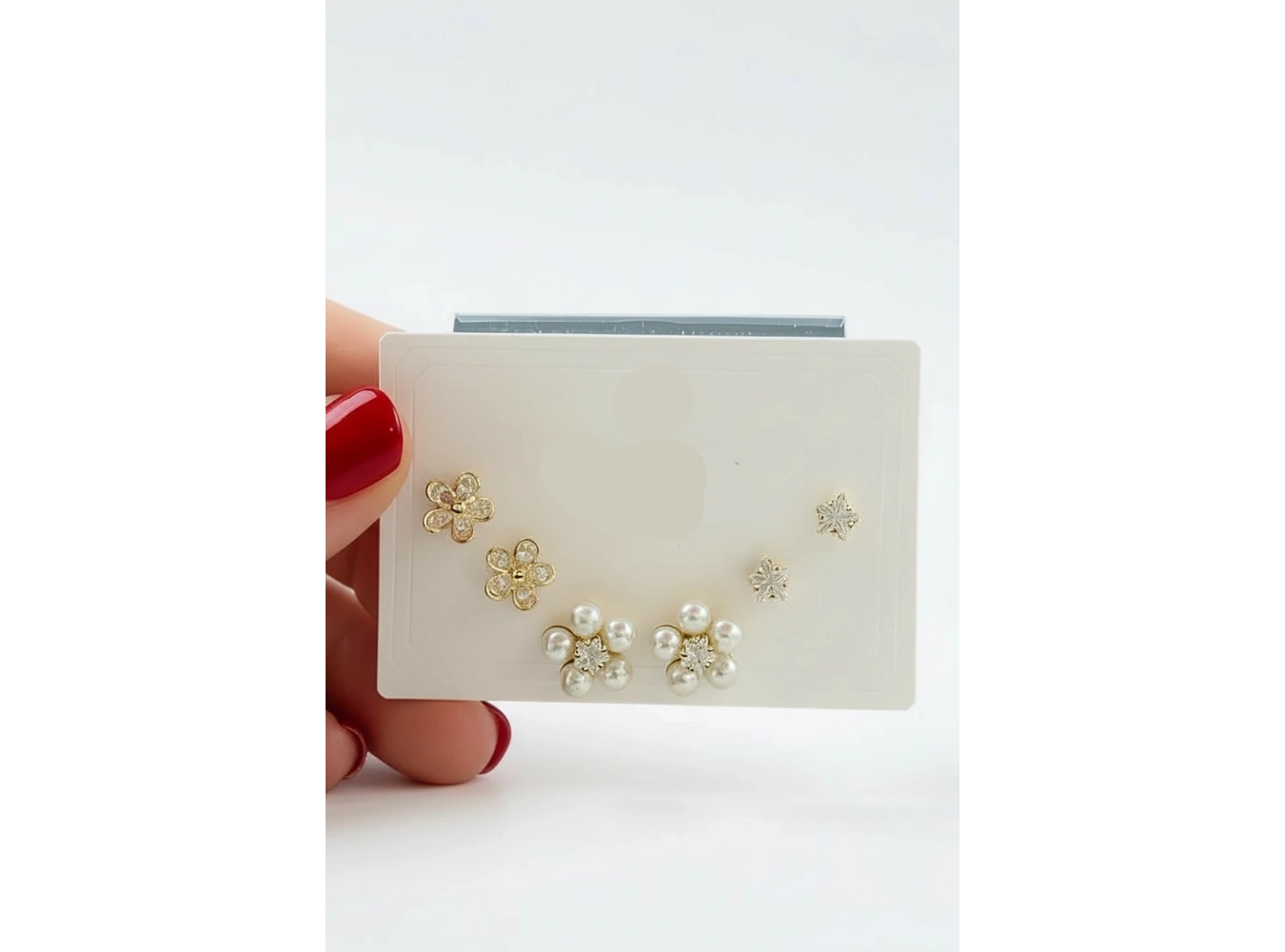 6lı Altın Renk Çiçek Figürlü Taş Detaylı Küpe Set