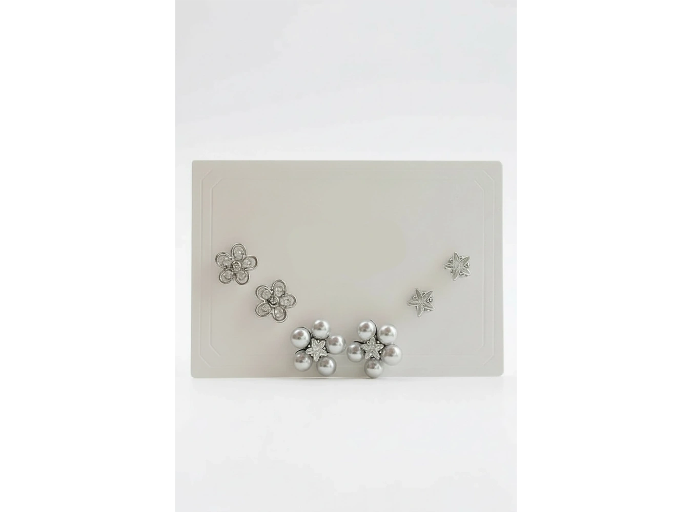 6lı Gümüş Renk Çiçek Figürlü Taş Detaylı Küpe Set