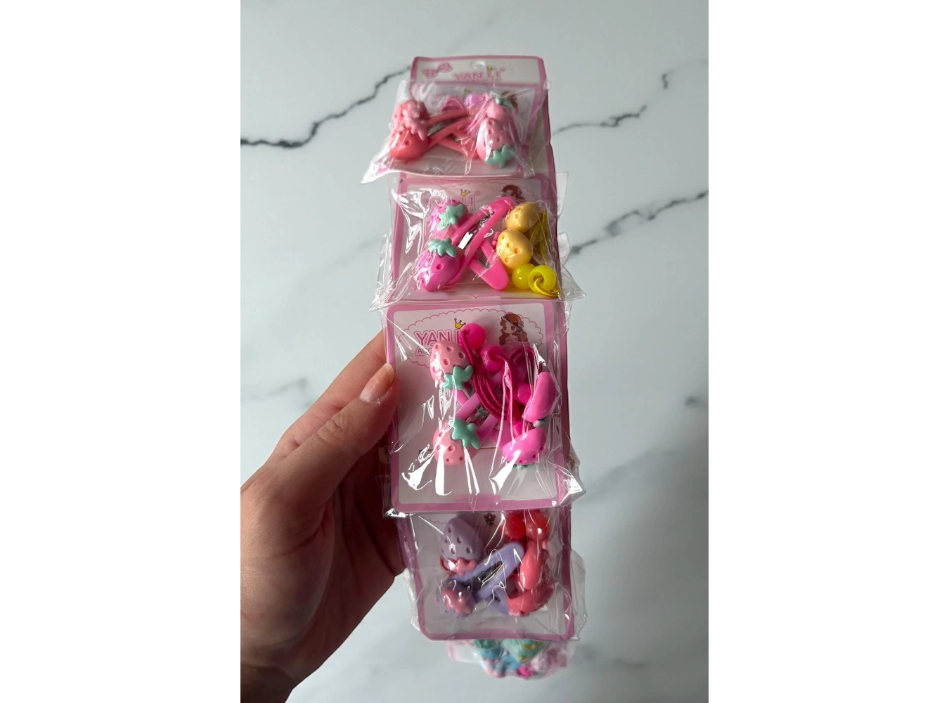 6lı Karışık Renk Çilek Figürlü Lastik Toka Ve Yan Toka Set