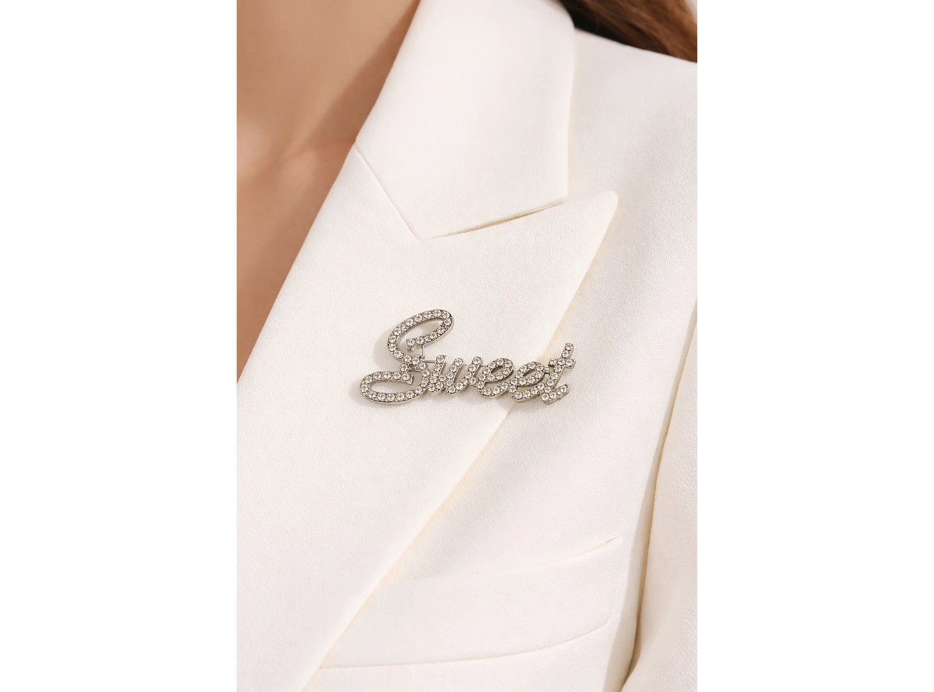 Gümüş Renk Sweet Yazılı Taşlı Broş