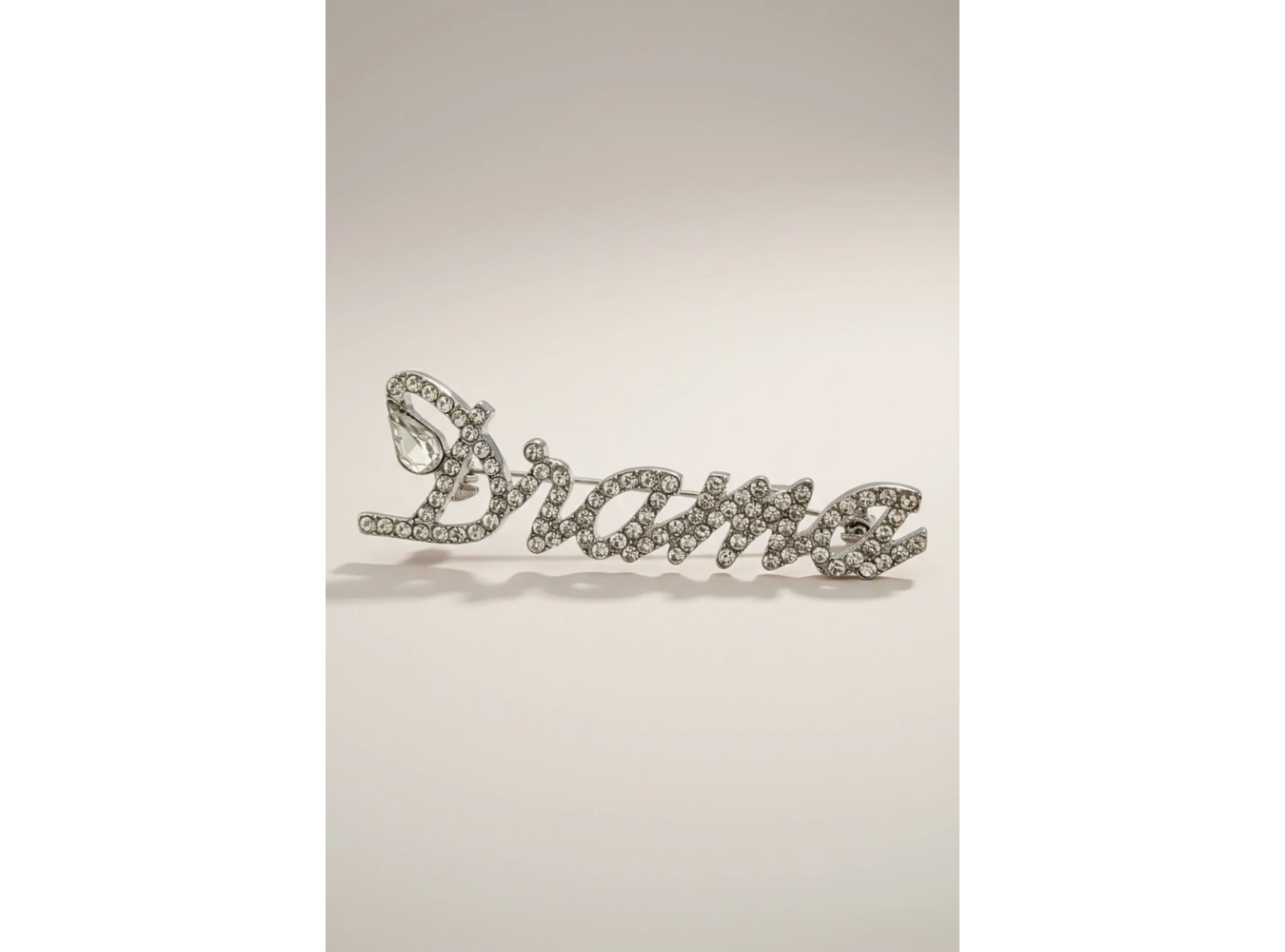 Gümüş Renk Drama Yazılı Taşlı Broş