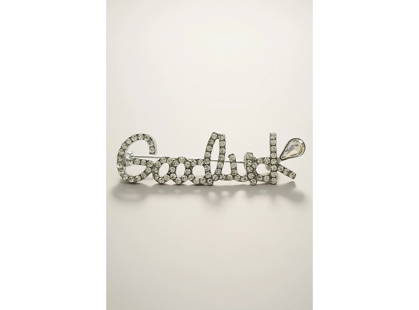 Gümüş Renk Good Luck Yazılı Taşlı Broş