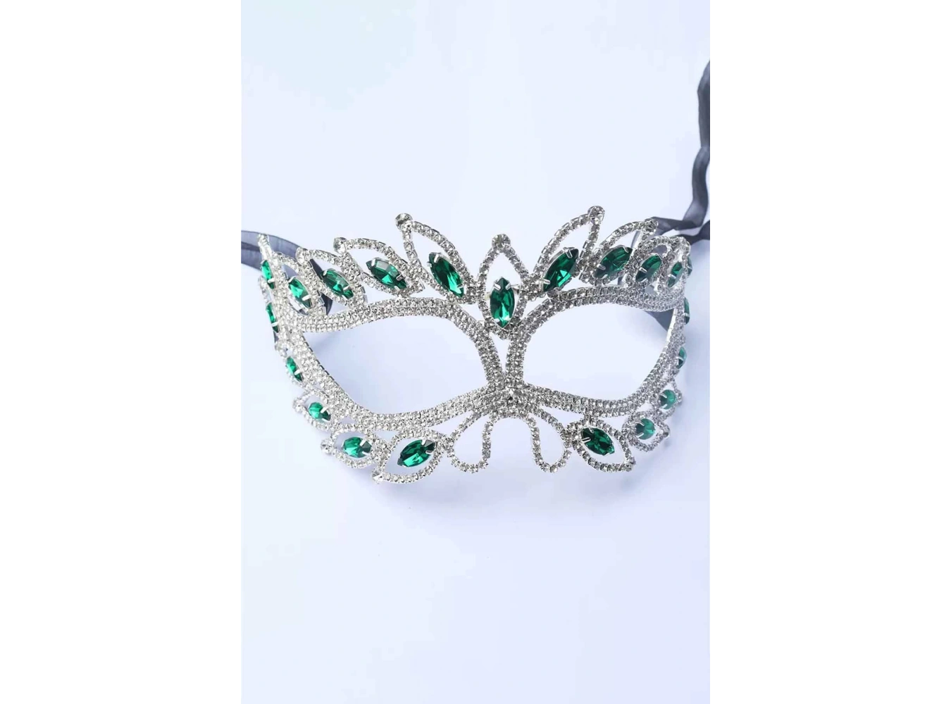 Gümüş Renk Yeşil Taş Detaylı Tasarım Parti Maskesi