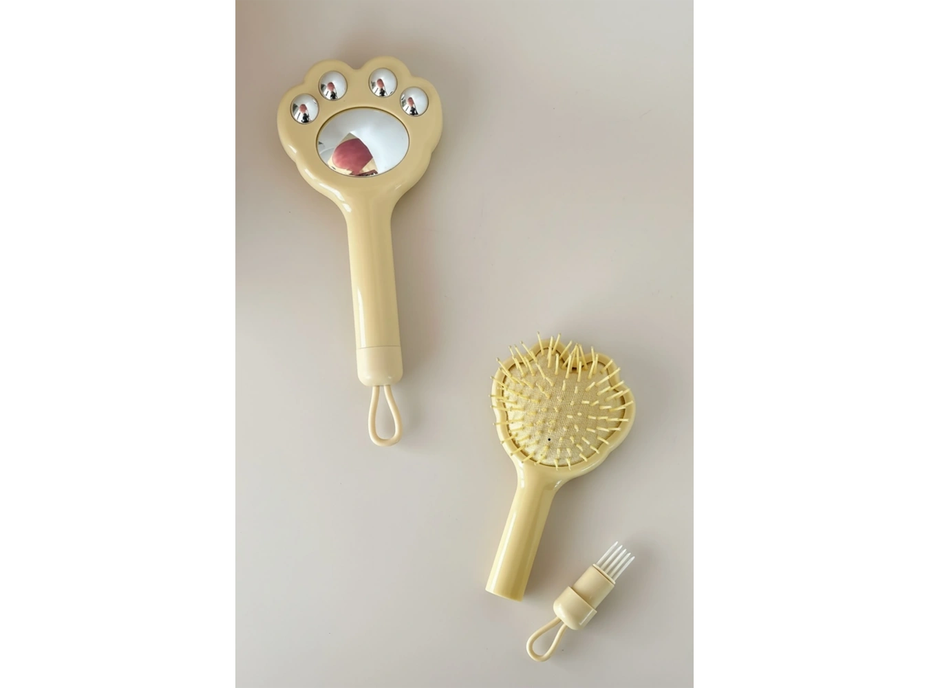 Krem Renk Pati Figürlü Saç Tarama Fırçası/ Tarak