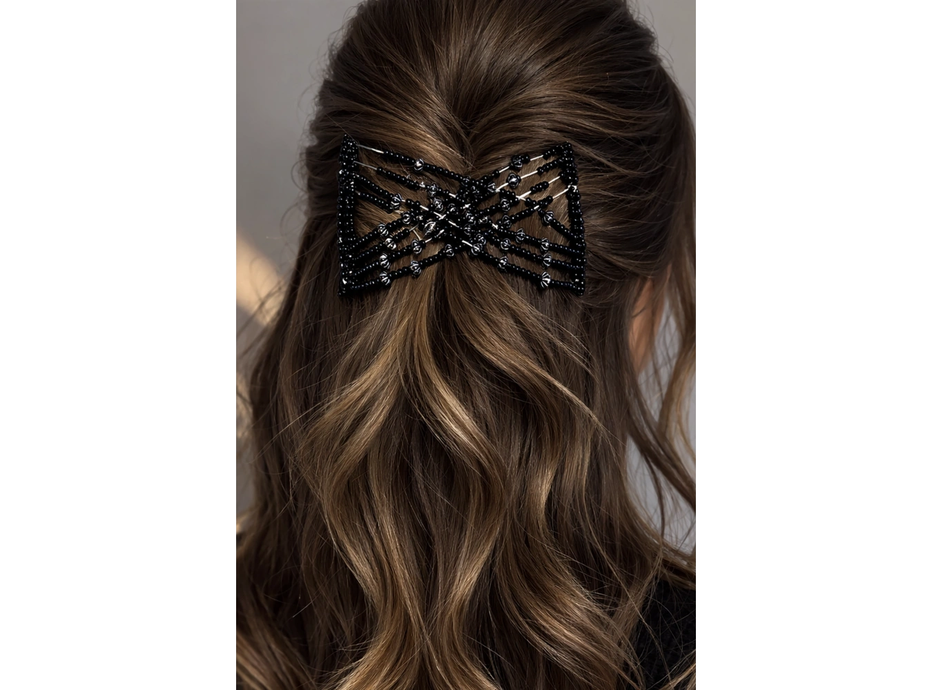 Siyah Renk Boncuk Detaylı Tel Tarak Toka