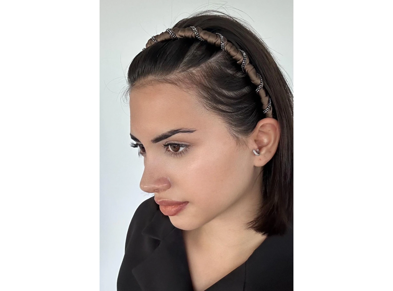 Açık Kahve Renk Taş Detaylı Taraklı Taç