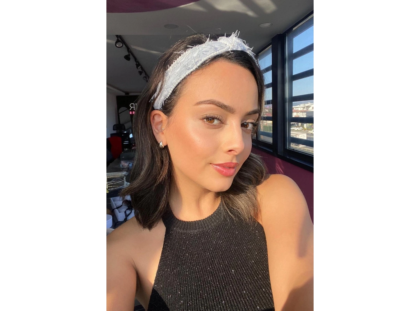 Açık Mavi Renk İnci Detaylı Taç