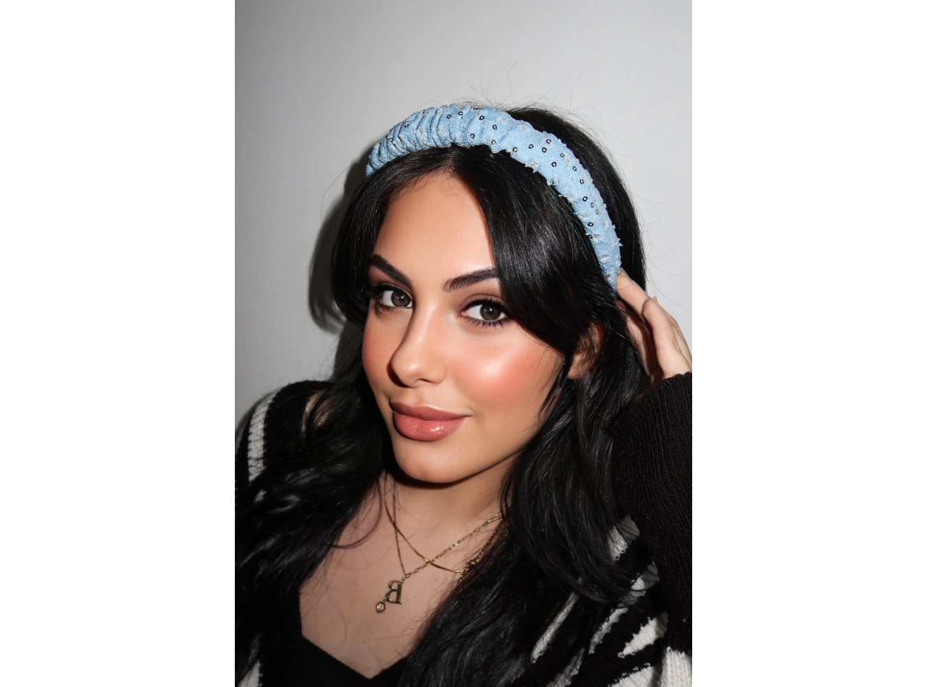 Açık Mavi Renk Kot Detaylı Taç