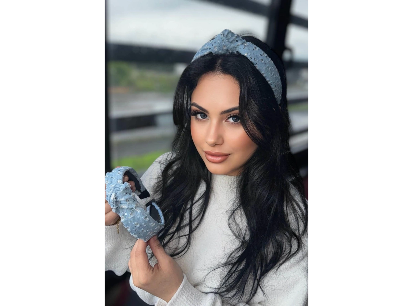 Açık Mavi Renk Kot Detaylı Taç