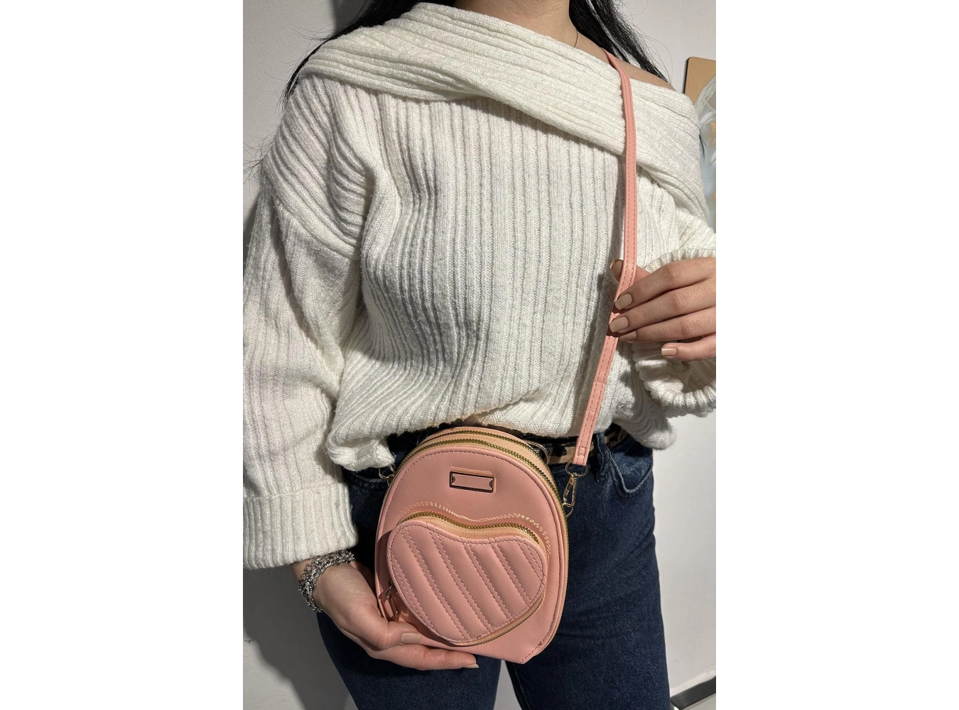 Açık Pembe Renk Kalp Detaylı Deri Kadın Çanta