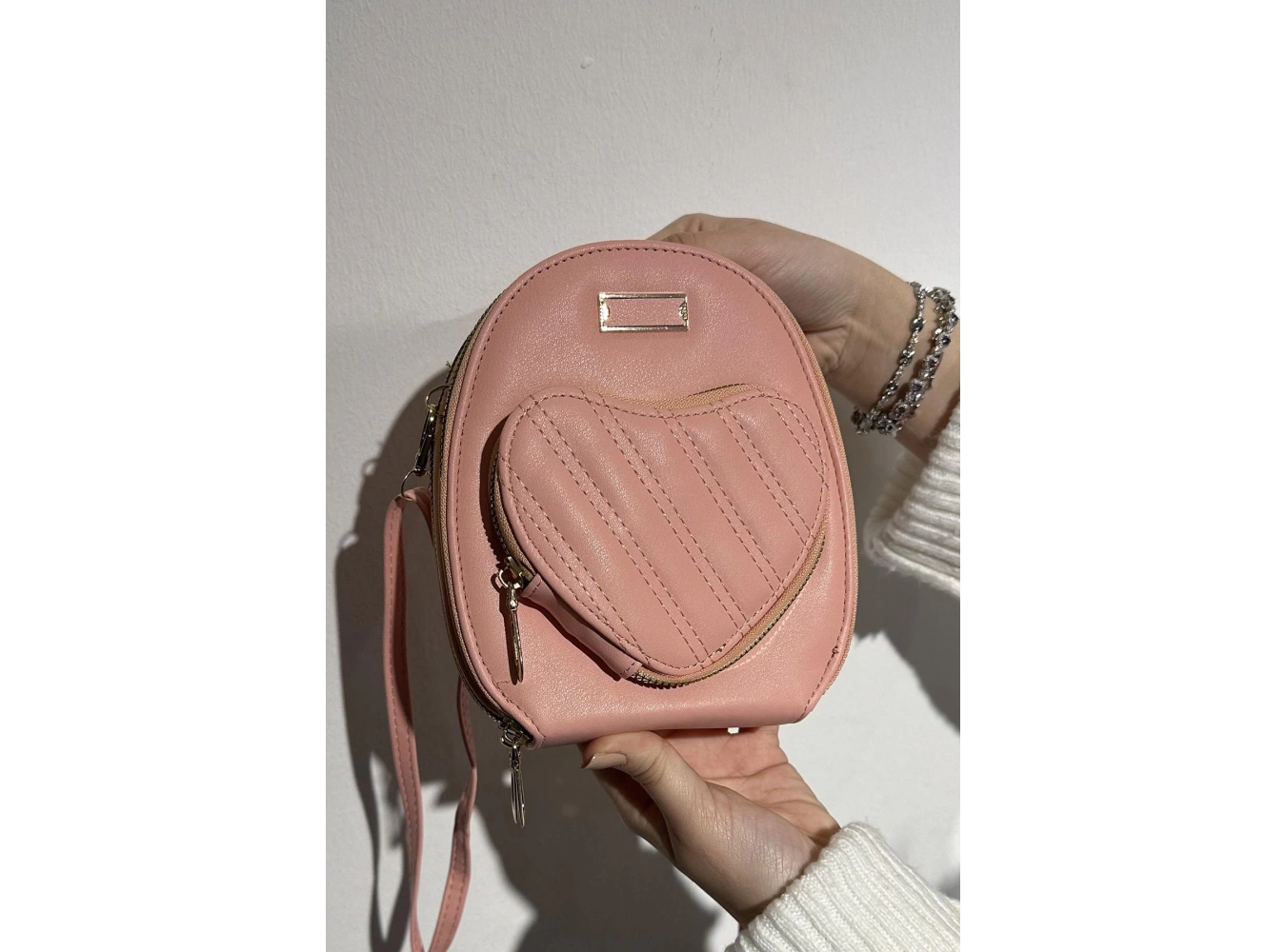 Açık Pembe Renk Kalp Detaylı Deri Kadın Çanta