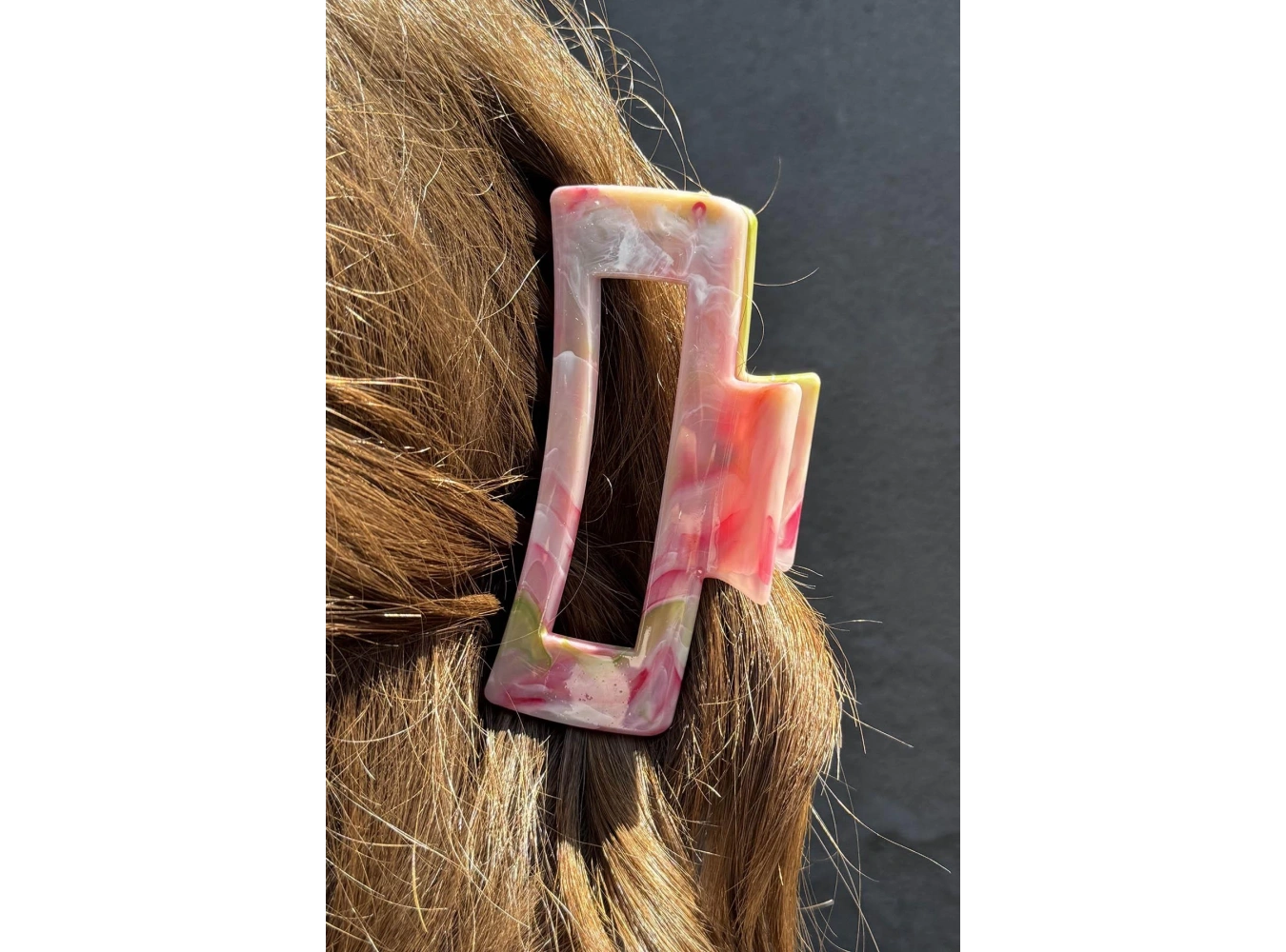 Açık Pembe Renk Mermer Desenli Kemik Mandal Toka