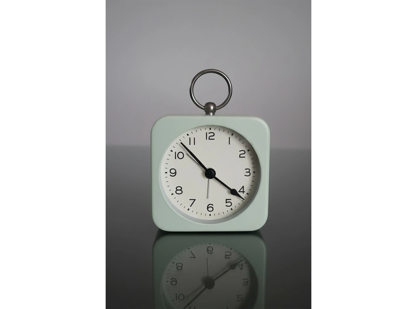 Açık Yeşil Renk Dekoratif Işıklı Alarmlı Masa Saati