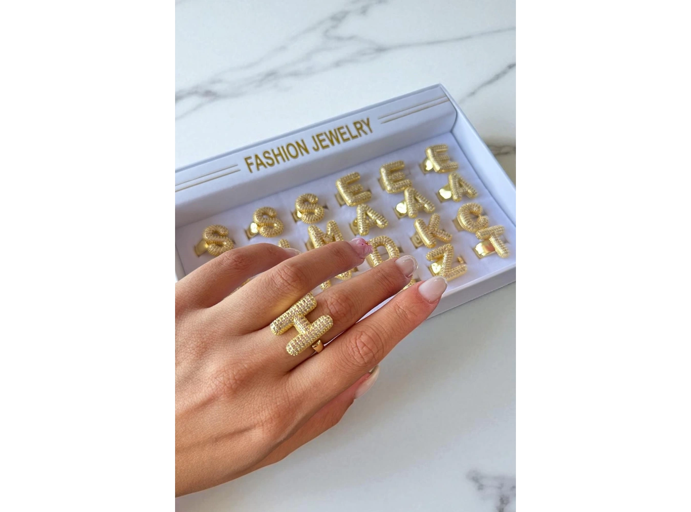 Altın Renk 24lü Taş Detaylı Harf Yüzük Set